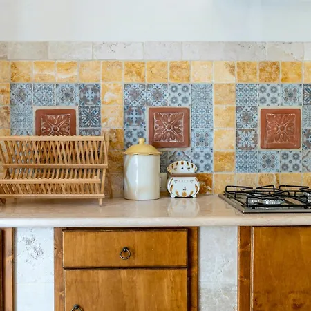 With Pool Among Olive Trees 別荘 オストゥーニ