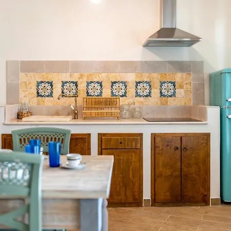 別荘 With Pool Among Olive Trees