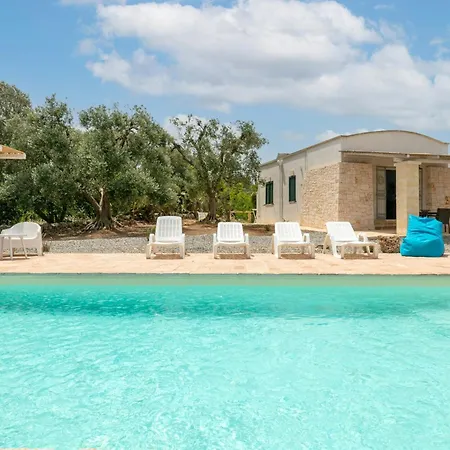 別荘 With Pool Among Olive Trees オストゥーニ