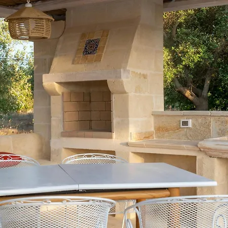 別荘 With Pool Among Olive Trees *