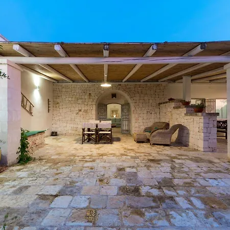 別荘 With Pool Among Olive Trees *