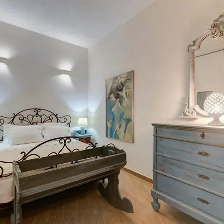 With Pool Among Olive Trees 別荘 オストゥーニ