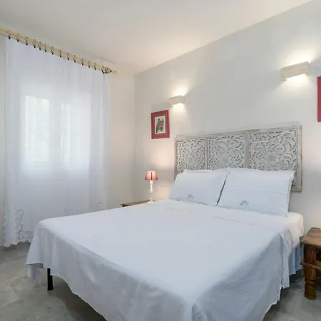 Villa With Pool Among Ostuni Olive Trees 펜션 *