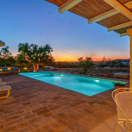 펜션 Villa With Pool Among Ostuni Olive Trees