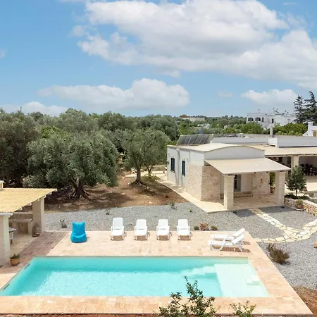 Villa With Pool Among Ostuni Olive Trees 오스투니