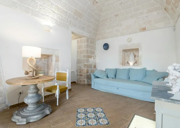 Villa With Pool Among Ostuni Olive Trees 오스투니