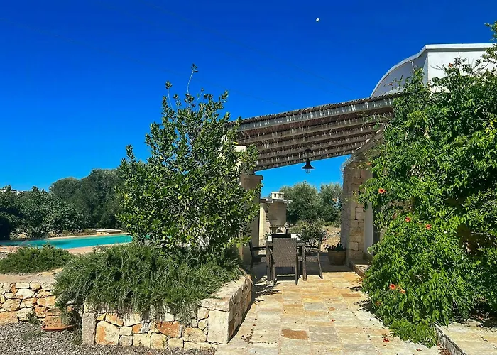 Villa With Pool Among Ostuni Olive Trees 오스투니