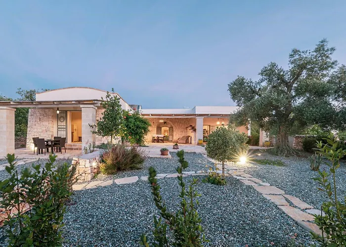 Villa With Pool Among Ostuni Olive Trees 오스투니