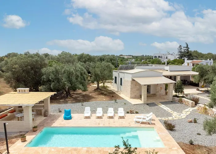 Villa With Pool Among Ostuni Olive Trees 오스투니